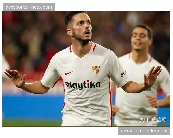 即时：奥萨苏纳后卫禁区内手球，VAR介入后判罚点球